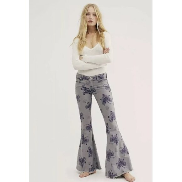 NWOT Free People Mid-Rise Floral Bell Bottom Jeans • Boho 70s Groovy Flare 32 - Picture 2 of 16